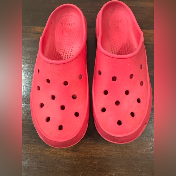 CROCS Bold Pink Footwear Crocs Freesail clogs in Candy Pink. Women’s size 9 - Picture 2 of 10